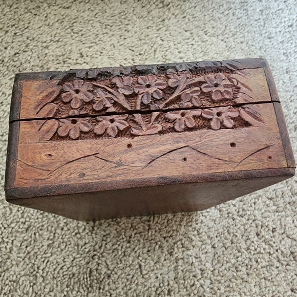 Wooden Jewellery Box (Hand Craved) - Picture 5 of 6